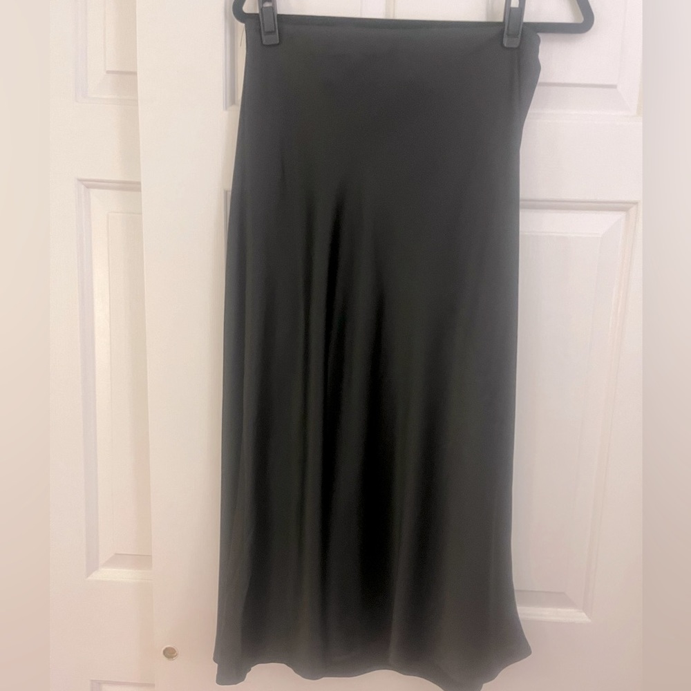 ARTIZIA SILK BLACK MIDI SKIRT SZ: M never worn.perfect condition